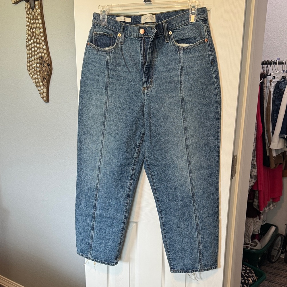 Universal Thread Men's Relaxed Fit Blue Jeans